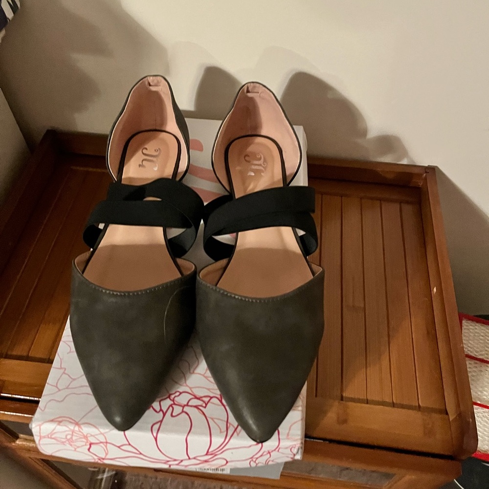 Everly - Picture 3 of 3